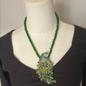 Elegant Green and Gold Necklace with Intricate Design